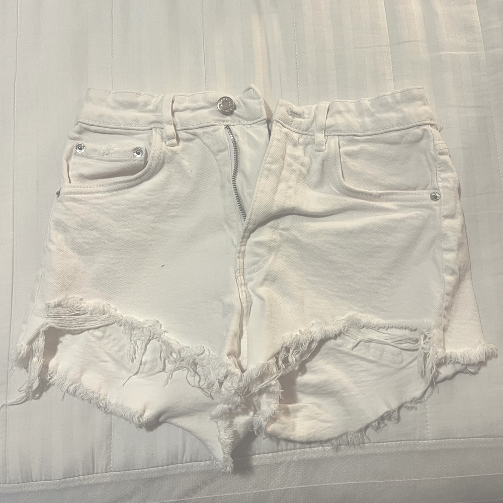 ZARA WHITE JEAN SHORTS